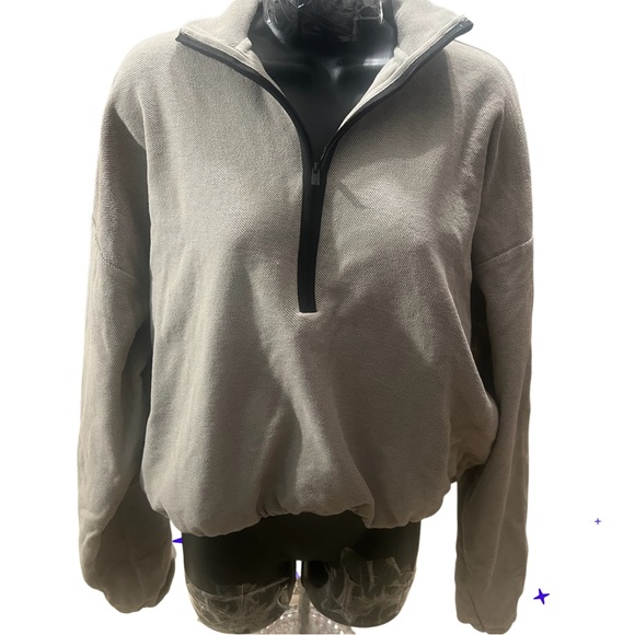 Essentials - Picture 4 of 11